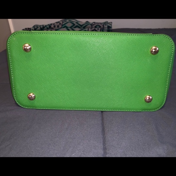 Michael Kors Jet Set Large Leather Tote - Picture 4 of 4